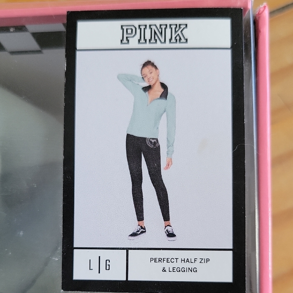 🆕️2018 VS PiNk 2pc Set.$118 - Picture 2 of 11
